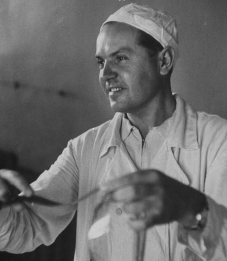 前苏联恐怖的“狗头移植”手术，不仅存活了，而且两个头都能进食(1)