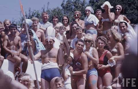 老照片：60年代前苏联豪放的沙滩景象(4)