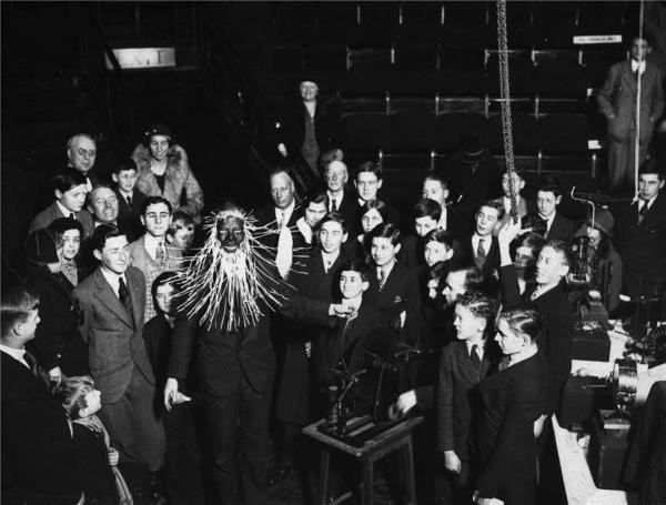 原来歪果仁会玩不是一天两天了，至于怎么玩，看看老照片就知道了(5)