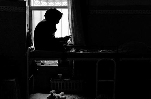 少女犯法刑前要破除，监狱滥用职权，保护女孩的法律成为摧残！(1)