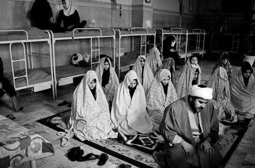 少女犯法刑前要破除，监狱滥用职权，保护女孩的法律成为摧残！(1)