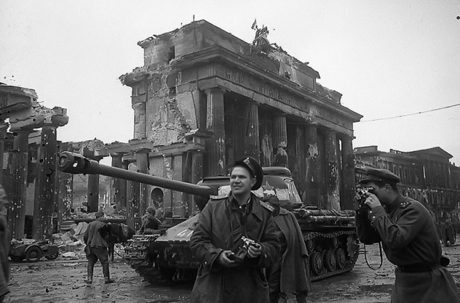 二战时，德国被盟军占据后的真实状况(1)