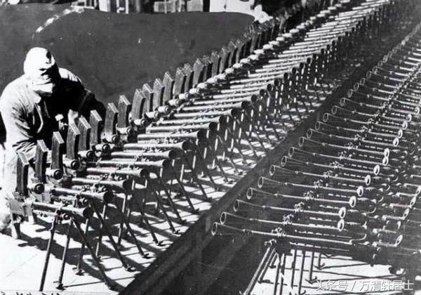 组图：二战日本兵工厂的生产场景(2)