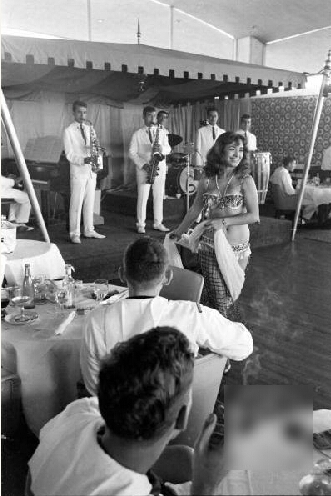 为国献身：慰问美军的菲律宾美女(1)