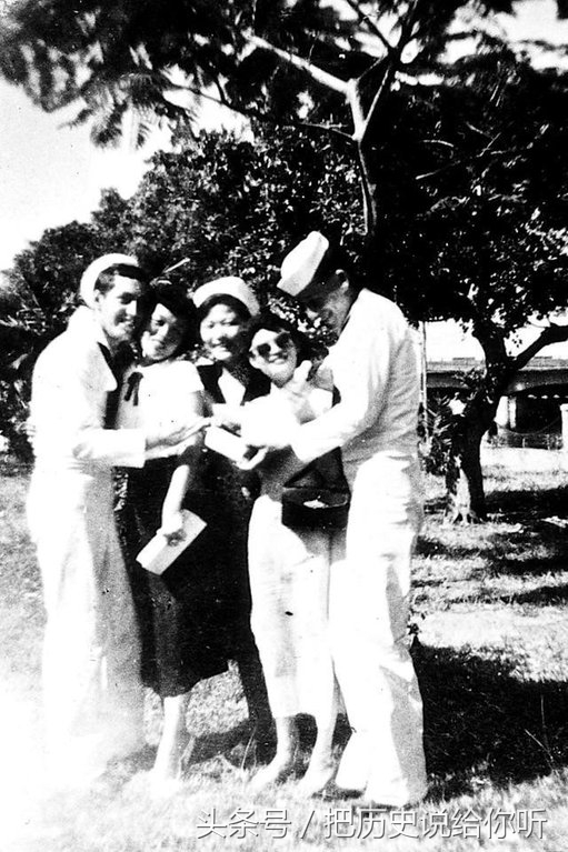 1950年，美国大兵在台湾，迅速与台湾女子“打成一片”(1)