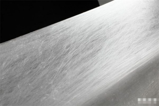 喂蚕宝宝吃这物 竟然吐出“超级蚕丝”(1)