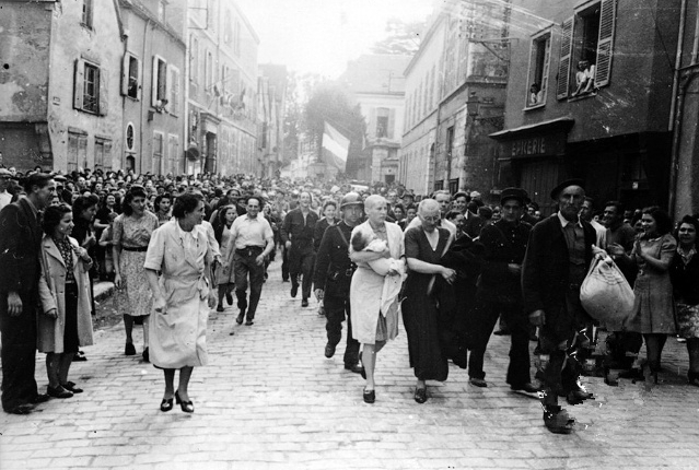 二战结束后，法国男人处罚那些和德军有关系的女人(2)