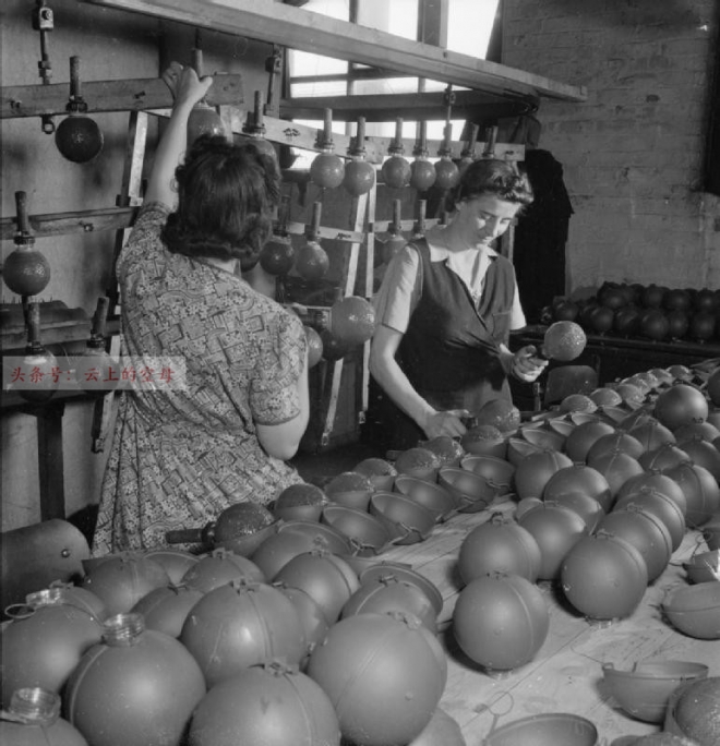 英国反坦克手榴弹像灯泡，满身毛病却生产250万枚(4)