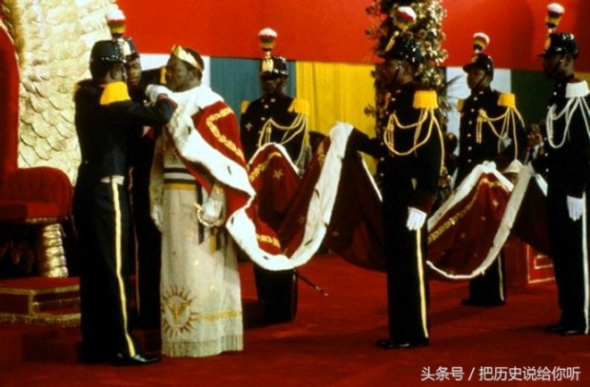 中非吃人皇帝的华丽登基盛典，用光了法国援助，吃空了国库(3)