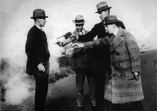 原来歪果仁会玩不是一天两天了，至于怎么玩，看看老照片就知道了(2)