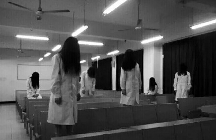 万圣节的校园，被这群女鬼吓住了！(1)