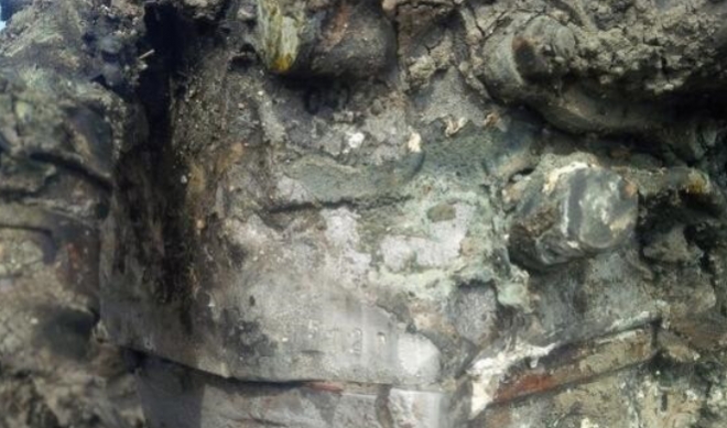 工人挖出74年的神秘物，凑近一看，瞬间被吓坏！(1)