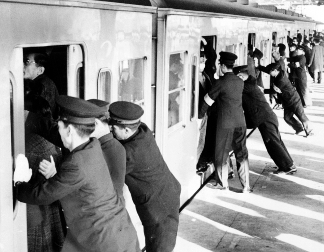 二战后美国向日本提供了2128亿美元的物资援助(2)