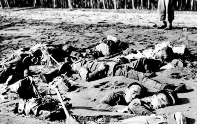 二战中，美国大兵和日本兵交战的真实历史照片(1)