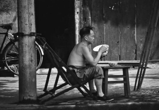 充满真善美的16张罕见照，最后一张的饭碗亮了(6)