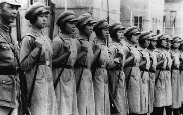 二战中的中国女兵，看起来英姿飒爽，最后一张让人感慨(2)