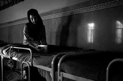 少女犯法刑前要破除，监狱滥用职权，保护女孩的法律成为摧残！(2)