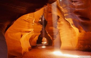 羚羊峡谷，自然的奇幻美景是游客们的“地下天堂”(1)