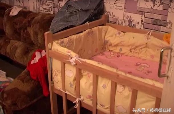 女子和情人约会，孩子被困屋内9天，弟弟饿死(3)