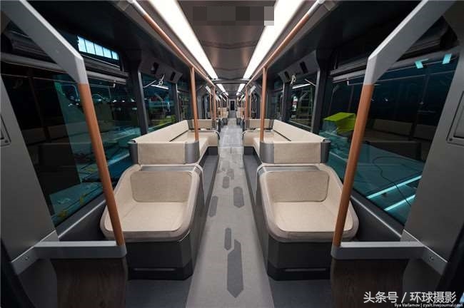 从外面看就帅到不行的未来电车，踏进去后谁会想离开啊(2)