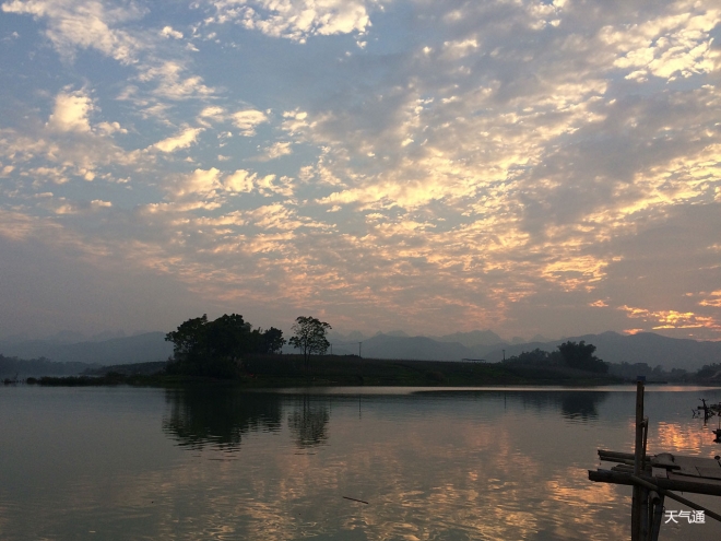 广西火烧云红透半边天(2)