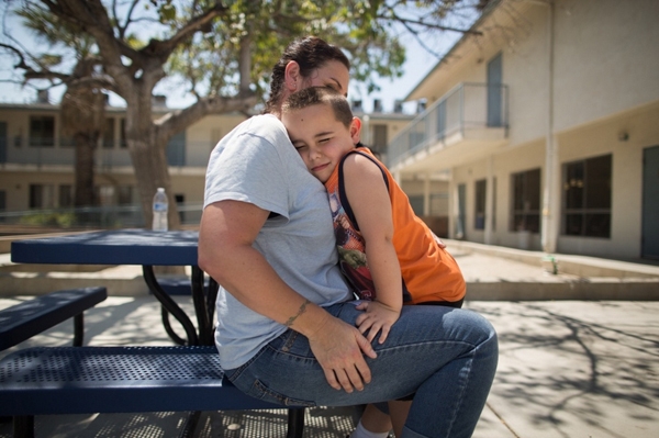 美国女子监狱，女囚为逃避劳动，利用探监机会积极造宝宝(3)