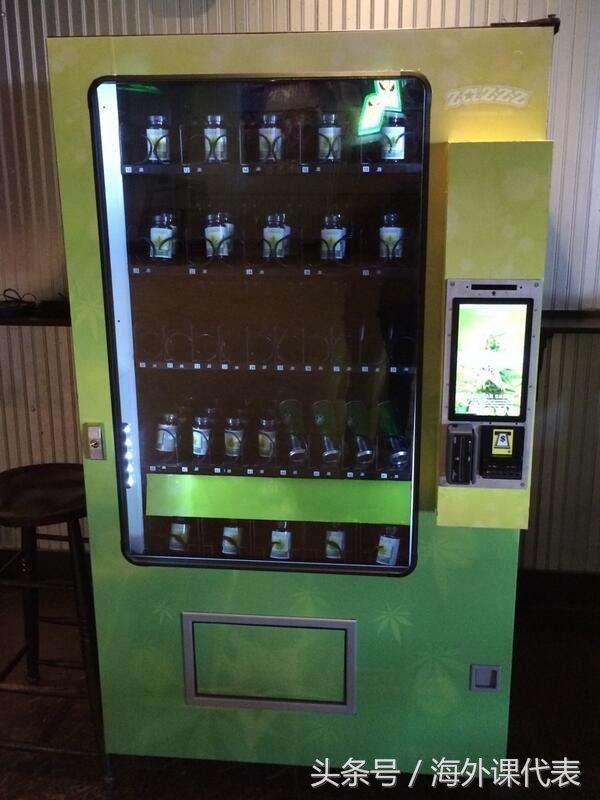 外国自售机怎么啥都卖，你们是咋把活鱼饵装进机器的？(1)
