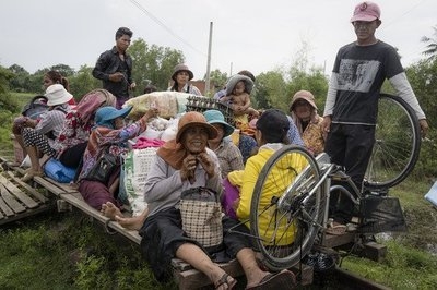 直击柬埔寨的竹火车，比动车刺激却即将消失(3)