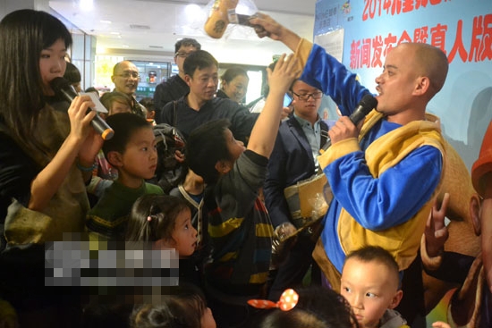 实拍真人版光头强：为改善生活不懈奋斗！(4)