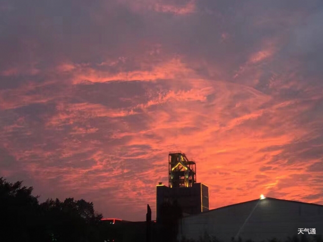 广西火烧云红透半边天(1)