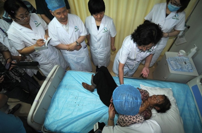 因为当年父亲的一个想法，兄妹二人成了野人，谁之过？(2)