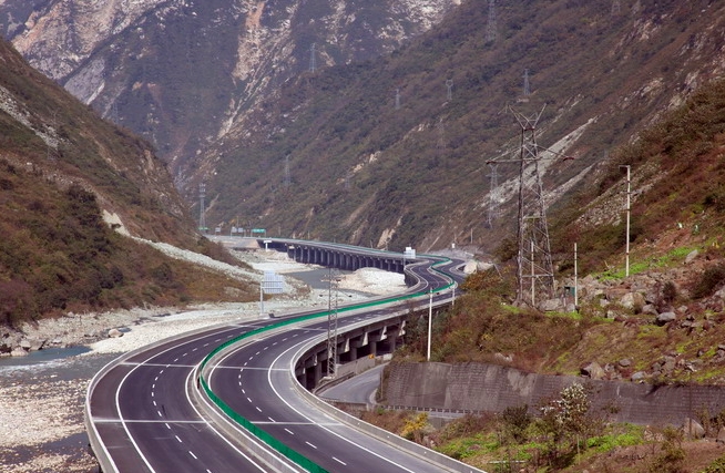 盘点国内最危险的八大公路，每天都有人死去！(1)