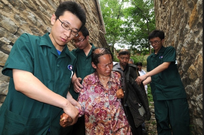 因为当年父亲的一个想法，兄妹二人成了野人，谁之过？(1)