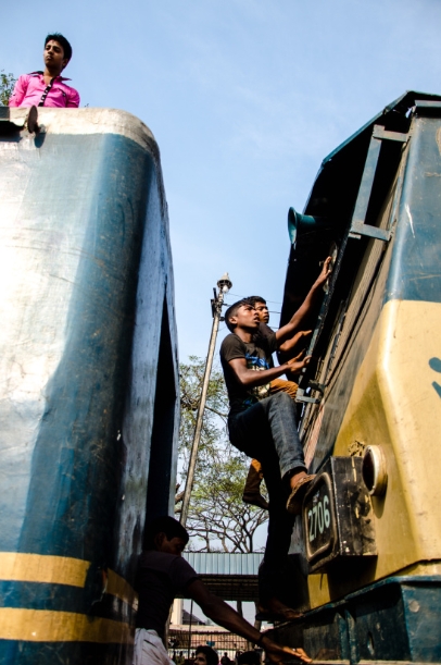 让人瞠目结舌的印度火车，除了印度人还有谁敢坐上去！(1)