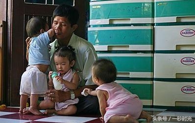 这个人收养了百名小孩，亲手埋葬了上万名婴儿，当之无愧的好爸爸(2)