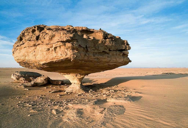 屹立千年的10大天然平衡石景点，我国有两处上榜(3)