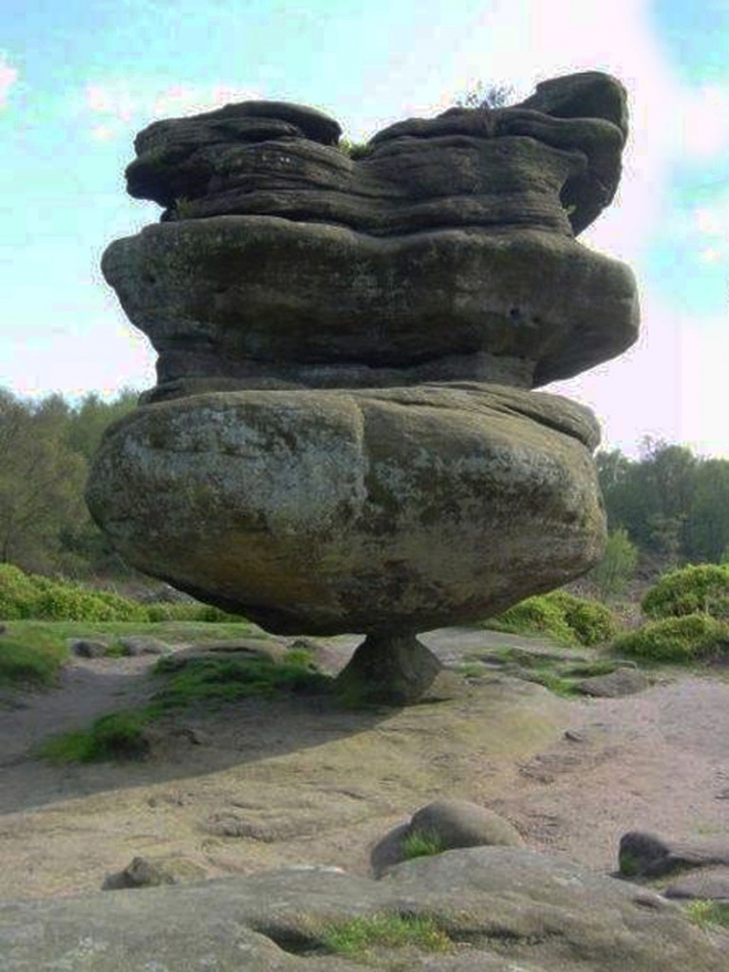 屹立千年的10大天然平衡石景点，我国有两处上榜(1)