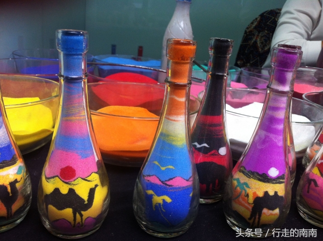 迪拜“大叔”在成都现做现卖阿拉伯沙瓶画，异域风情浓郁(3)