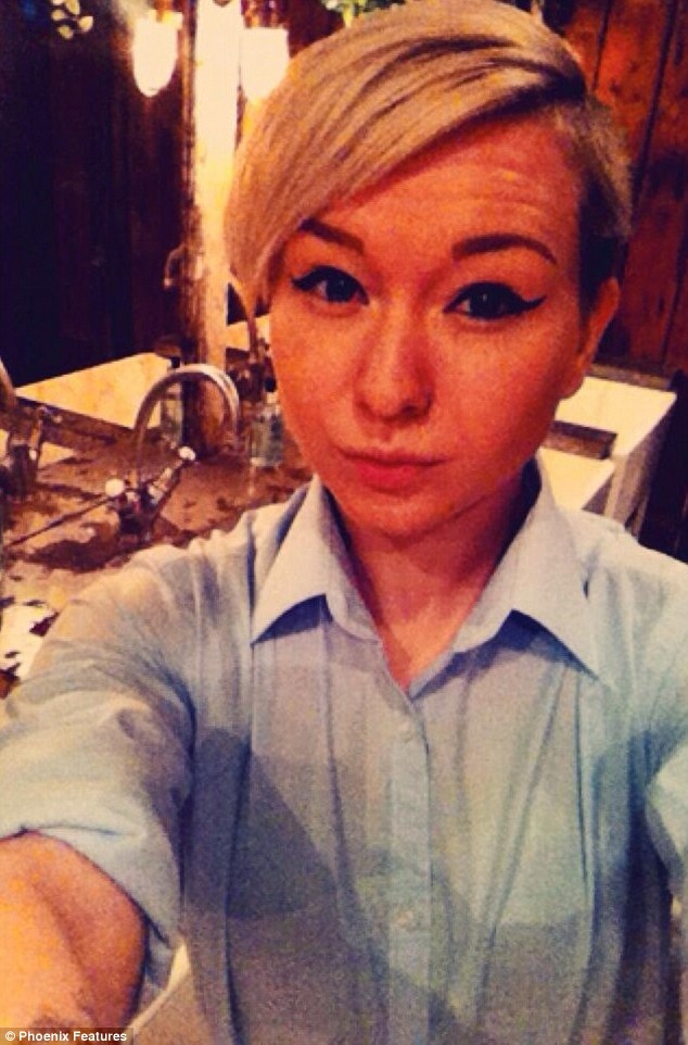 英国女孩约包一百名男士，只为证明自己不是同性恋(2)