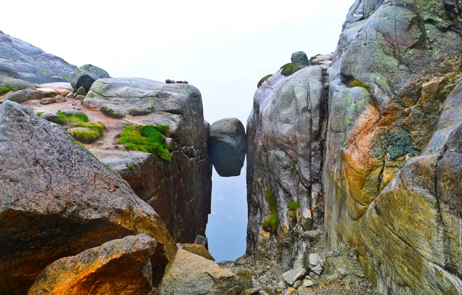 屹立千年的10大天然平衡石景点，我国有两处上榜(1)