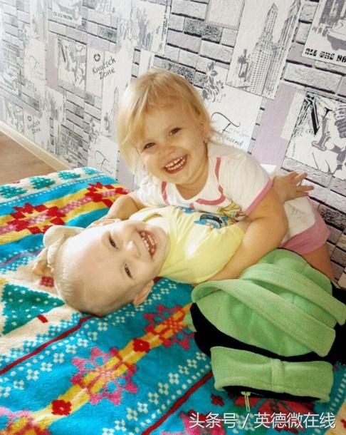 女子和情人约会，孩子被困屋内9天，弟弟饿死(1)