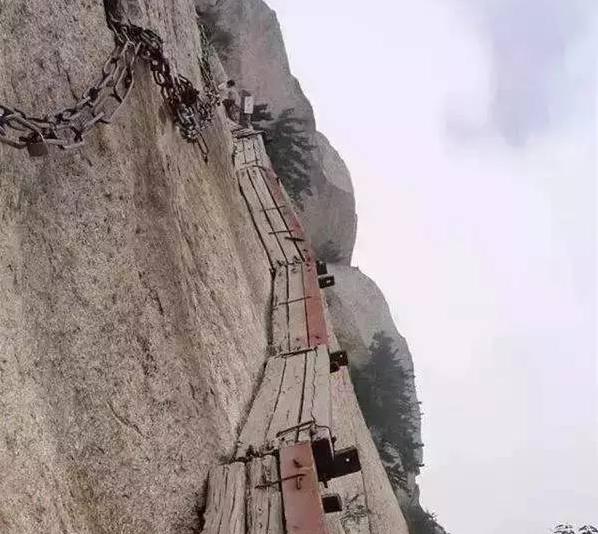 华山长空栈道！看完图片手心不出汗的人去换条裤子吧(3)