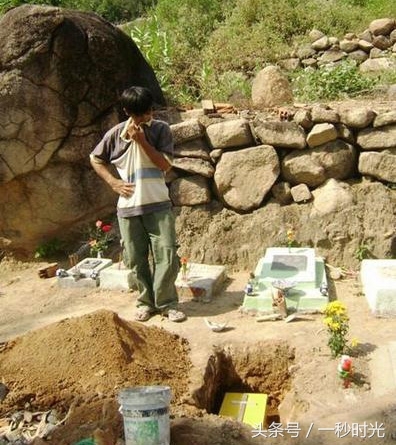 这个人收养了百名小孩，亲手埋葬了上万名婴儿，当之无愧的好爸爸(1)