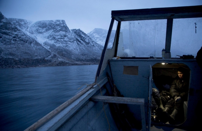 饮鸩止渴：实拍北极圈里的“合法”猎熊人(1)