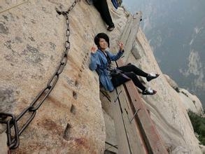 世界上最危险的栈道 许多人冒着生命危险也要征服它(2)