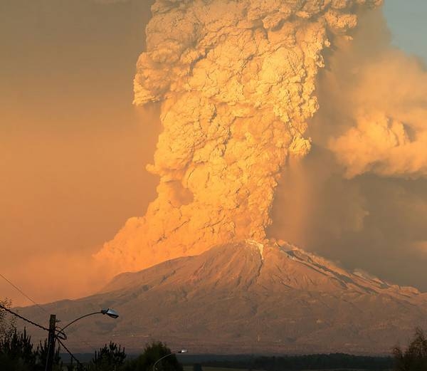 摄影：壮观的火山喷发——大自然愤怒都是一种美！(1)
