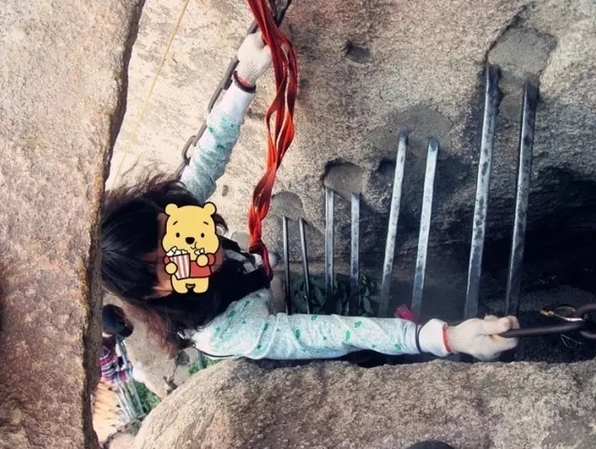 华山长空栈道！看完图片手心不出汗的人去换条裤子吧(2)