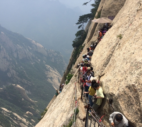 华山长空栈道！看完图片手心不出汗的人去换条裤子吧(4)