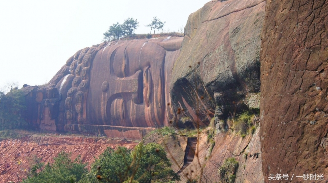 世界最大的卧佛在中国：利用山势雕琢而成，令人震撼的艺术神韵(1)
