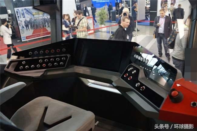 从外面看就帅到不行的未来电车，踏进去后谁会想离开啊(3)